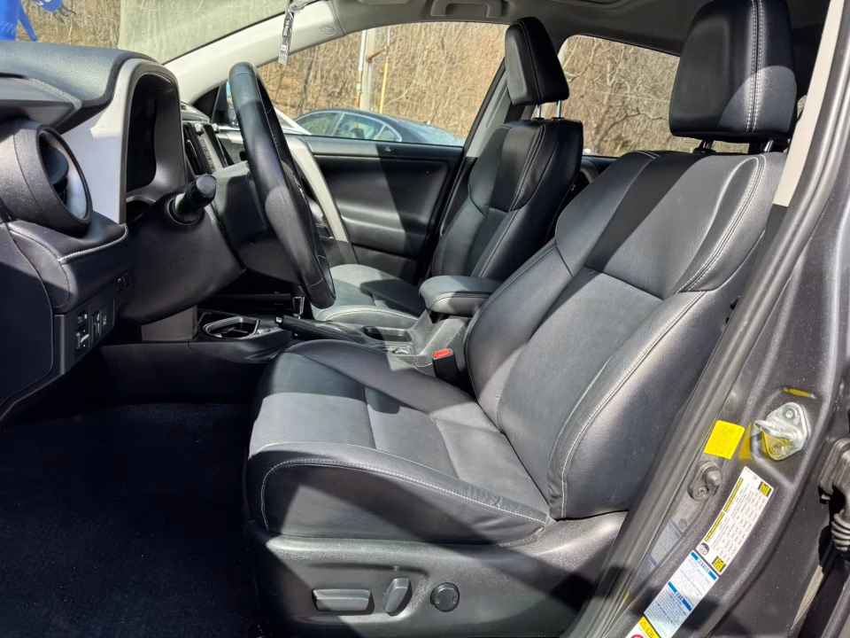 2016 Toyota RAV4 Limited - Photo 10
