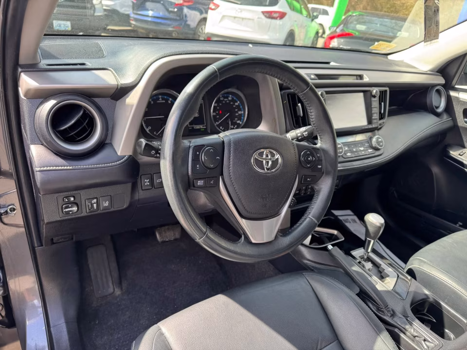 2016 Toyota RAV4 Limited - Photo 9