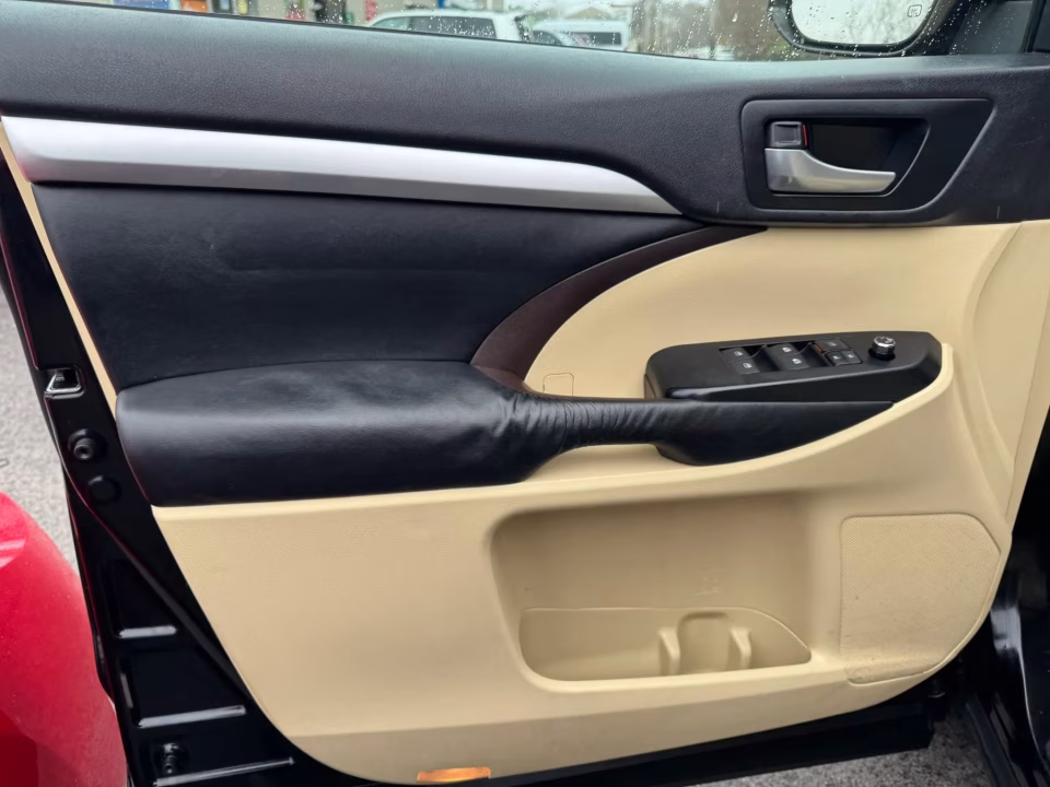 2016 Toyota Highlander XLE - Photo 11