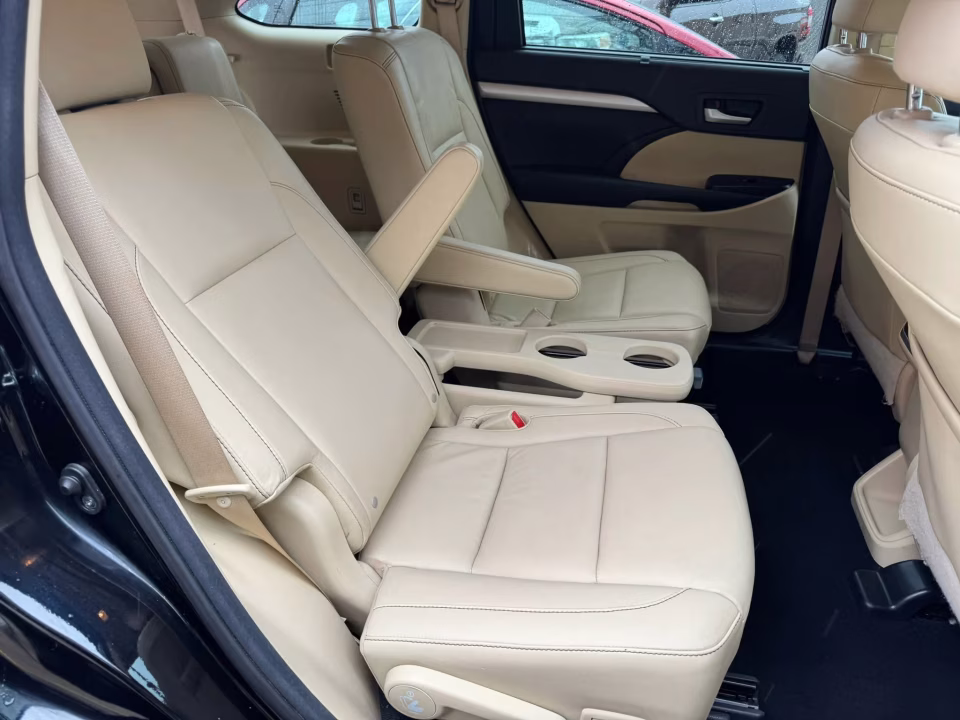 2016 Toyota Highlander XLE - Photo 13