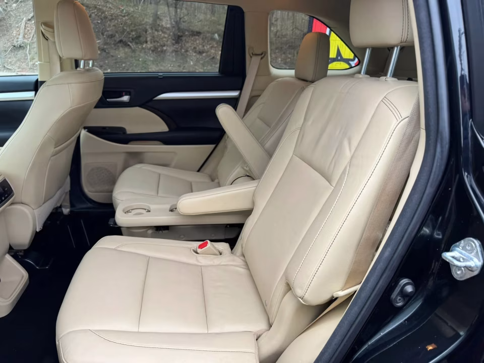 2016 Toyota Highlander XLE - Photo 12